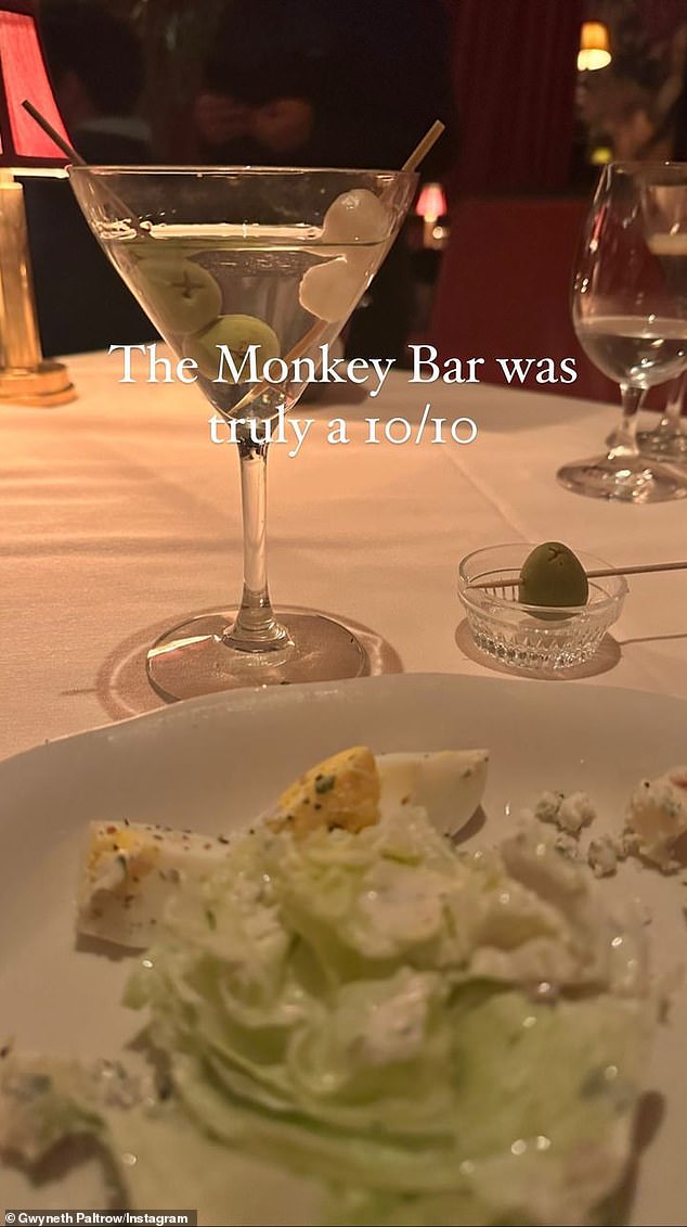 Visita sabrosa: el dúo también probó lo mejor que tenían para ofrecer en el recién inaugurado Monkey Bar; le dio a la comida un '10/10' en una publicación de Instagram