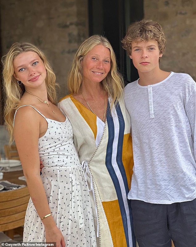 Mamá orgullosa: Además de Apple, Paltrow tiene un hijo de 16 años, Moses, con el ex esposo, el líder de Coldplay, Chris Martin; el trio se ve en septiembre