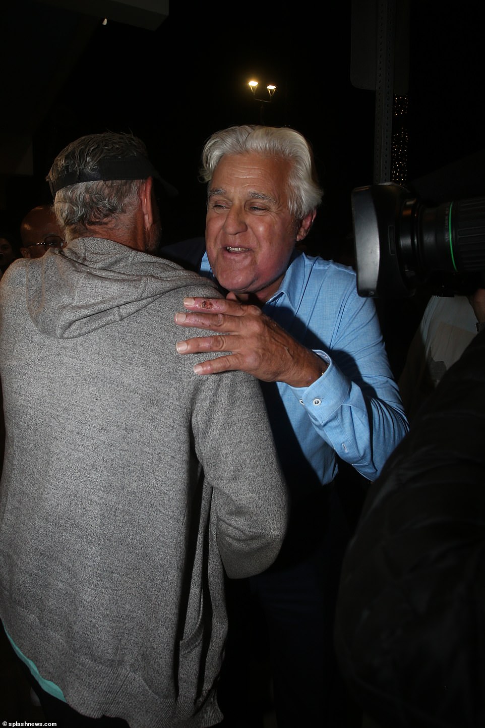 Festival del amor: Leno saludó a viejos amigos y compañeros frente al club